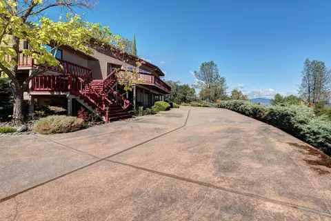 9634 Bond Ridge Dr, Redding, CA 96001 photo 3