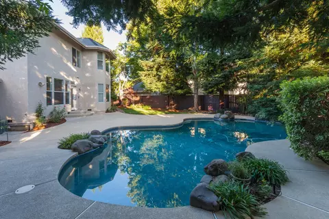 2639 Templeton Dr, Redding, CA 96002 photo 4