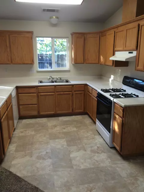 928 July Way, Redding, CA 96003 photo 4