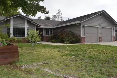 2047 Wicklow St, Redding, CA 96001 photo 3