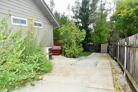 2047 Wicklow St, Redding, CA 96001 photo 39