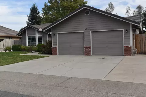 2047 Wicklow St, Redding, CA 96001 photo 2