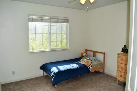 2047 Wicklow St, Redding, CA 96001 photo 16