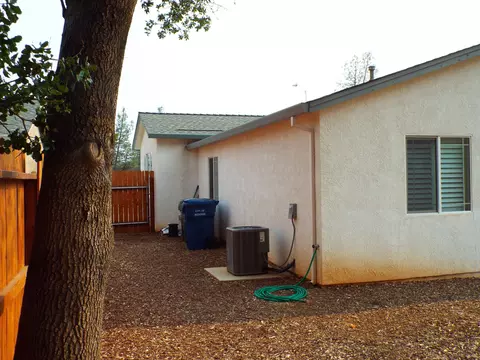 3214 Bridgewater Ct, Redding, CA 96003 photo 3