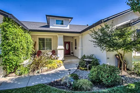 2061 Hedgerow Ave, Redding, CA 96003 photo 3