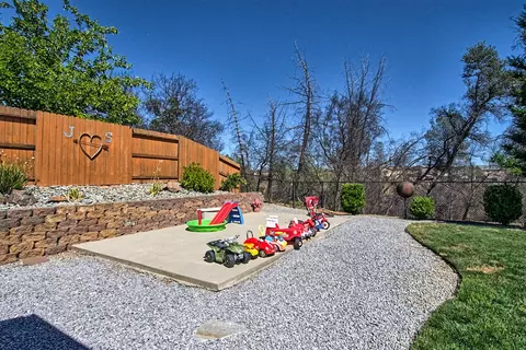 2061 Hedgerow Ave, Redding, CA 96003 photo 38