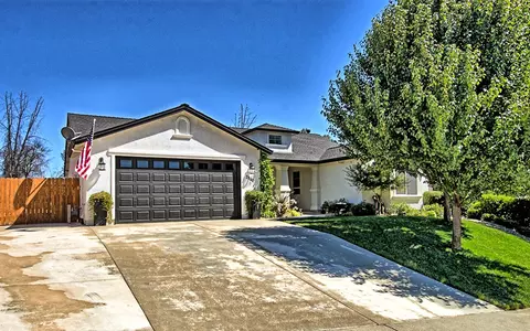 2061 Hedgerow Ave, Redding, CA 96003 photo 1