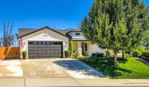 2061 Hedgerow Ave, Redding, CA 96003 photo 2