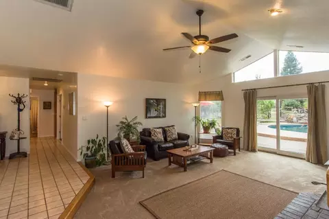 19814 Canpom Ct, Redding, CA 96003 photo 9