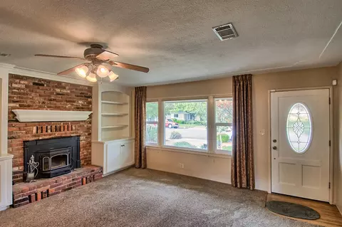 775 Gold St, Redding, CA 96001 photo 4