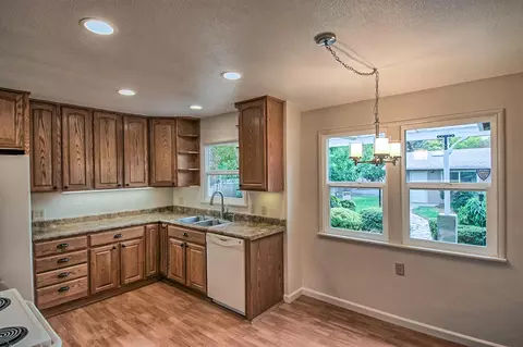 775 Gold St, Redding, CA 96001 photo 3