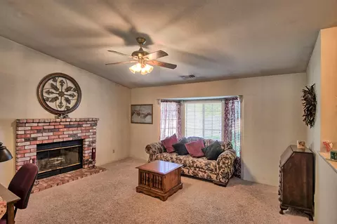 2123 Tiburon Dr, Redding, CA 96003 photo 4