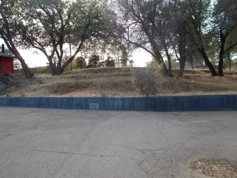 8872 Simmons Rd, Redding, CA 96001 photo 4