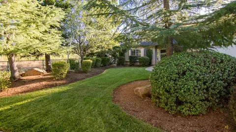 1727 Lakeside Dr, Redding, CA 96001 photo 1