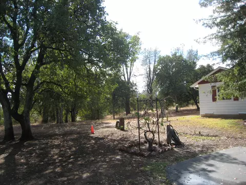 5427 Midway Dr, Redding, CA 96003 photo 2