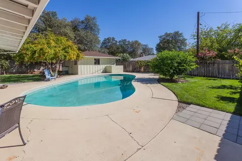 1611 Oakdale Ct, Redding, CA 96002 photo 5
