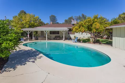 1611 Oakdale Ct, Redding, CA 96002 photo 3
