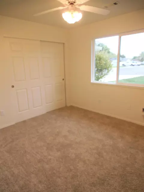 1070 Dara Ct, Redding, CA 96003 photo 4