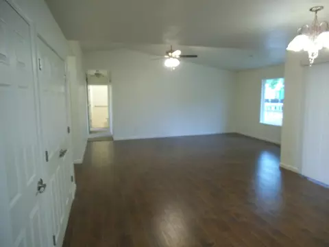1070 Dara Ct, Redding, CA 96003 photo 2