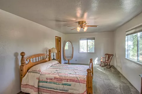 11845 Comstock, Redding, CA 96001 photo 22