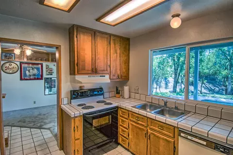 11845 Comstock, Redding, CA 96001 photo 16