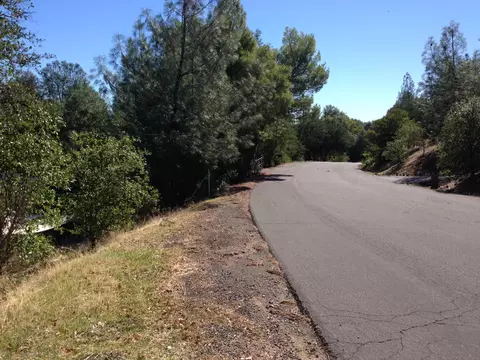8635 Valley View Rd, Redding, CA 96001 photo 3