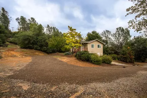 17634 Meraz Ln, Redding, CA 96003 photo 2