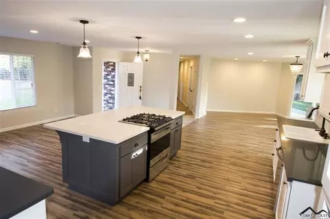 1555 Robinson Dr, Red Bluff, CA 96080 photo 2