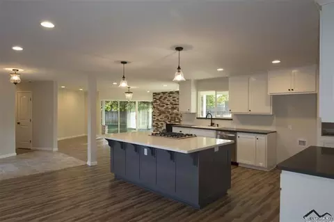1555 Robinson Dr, Red Bluff, CA 96080 photo 3