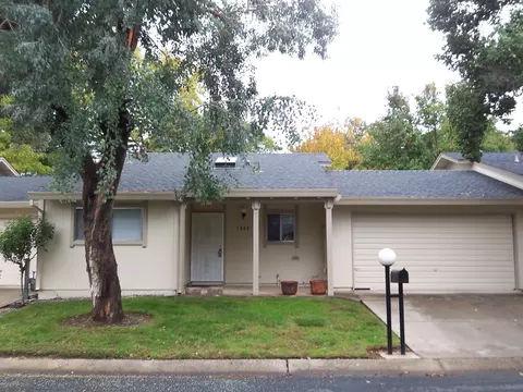 1880 Del Mar Ave, Redding, CA 96003 photo 1