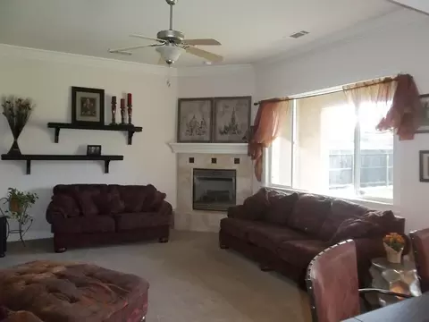 2096 Hedgerow Ave, Redding, CA 96003 photo 3