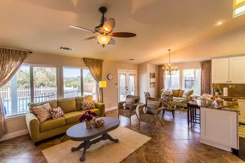 3710 Sunglow Dr, Redding, CA 96001 photo 2