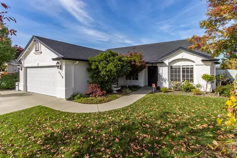 3710 Sunglow Dr, Redding, CA 96001 photo 1