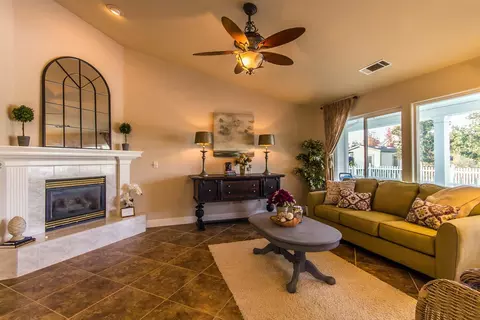 3710 Sunglow Dr, Redding, CA 96001 photo 4