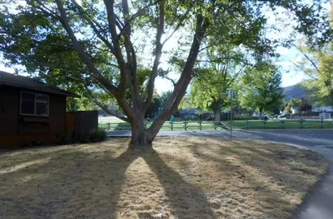 513 Lawrence Ln, Yreka, CA 96097 photo 2