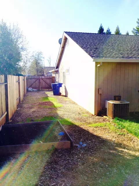 1923 Shelby Rd, Redding, CA 96002 photo 5