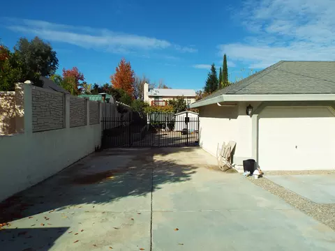3878 Siskiyou St, Redding, CA 96001 photo 3