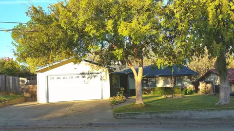 3630 Summit Dr, Redding, CA 96001 photo 2