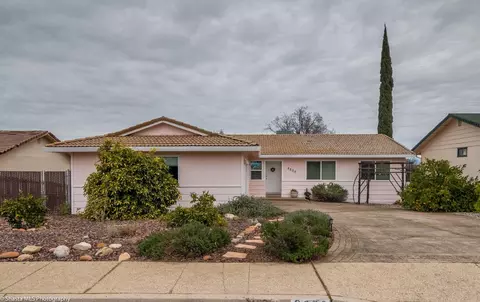 2620 Starlight Blvd, Redding, CA 96001 photo 2