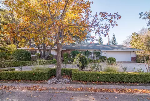 930 Hallmark Dr, Redding, CA 96001 photo 3