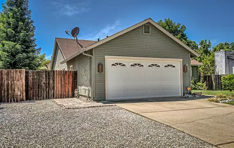 457 Shell Dr, Redding, CA 96003 photo 2