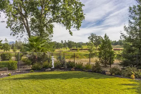 1625 Spanish Bay Dr, Redding, CA 96003 photo 25