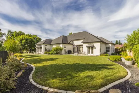 1625 Spanish Bay Dr, Redding, CA 96003 photo 1