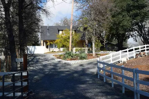 19656 Kaiser Ln, Redding, CA 96003 photo 2