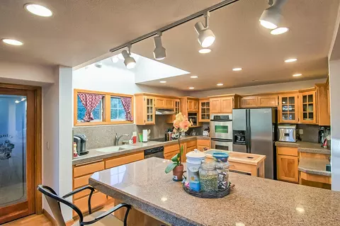 507 Royal Oaks Dr, Redding, CA 96001 photo 22