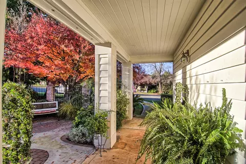 507 Royal Oaks Dr, Redding, CA 96001 photo 4