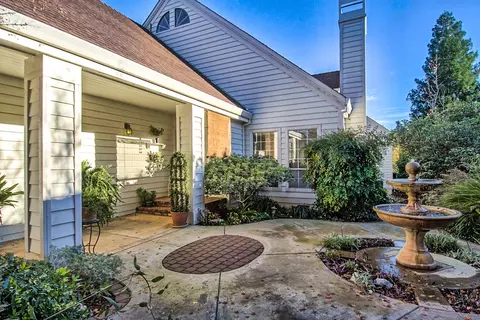 507 Royal Oaks Dr, Redding, CA 96001 photo 2