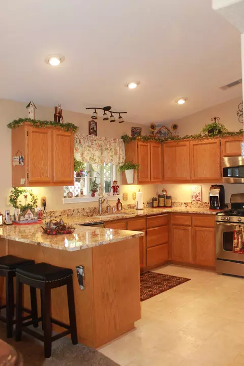 3374 Billings Dr, Redding, CA 96002 photo 3