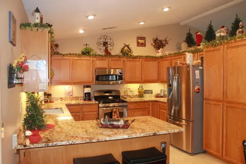 3374 Billings Dr, Redding, CA 96002 photo 2