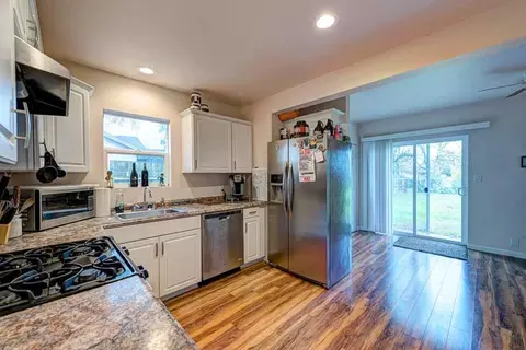 2856 Heather Ln, Redding, CA 96002 photo 11